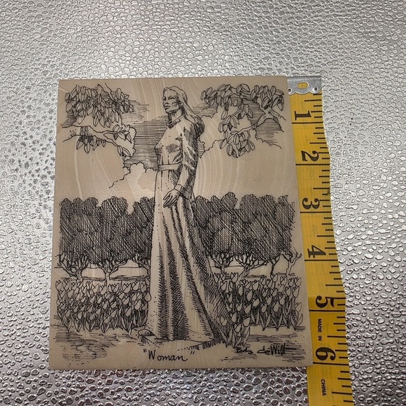 Marble Art Lazer Etching "Women" by Bob DeWitt – Folk Art – 6"x5" – Signed - Picture 5 of 6